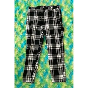 Very cute plaid forever 21 causal pants!